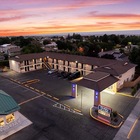 Quincy Inn And Suites מראה חיצוני תמונה