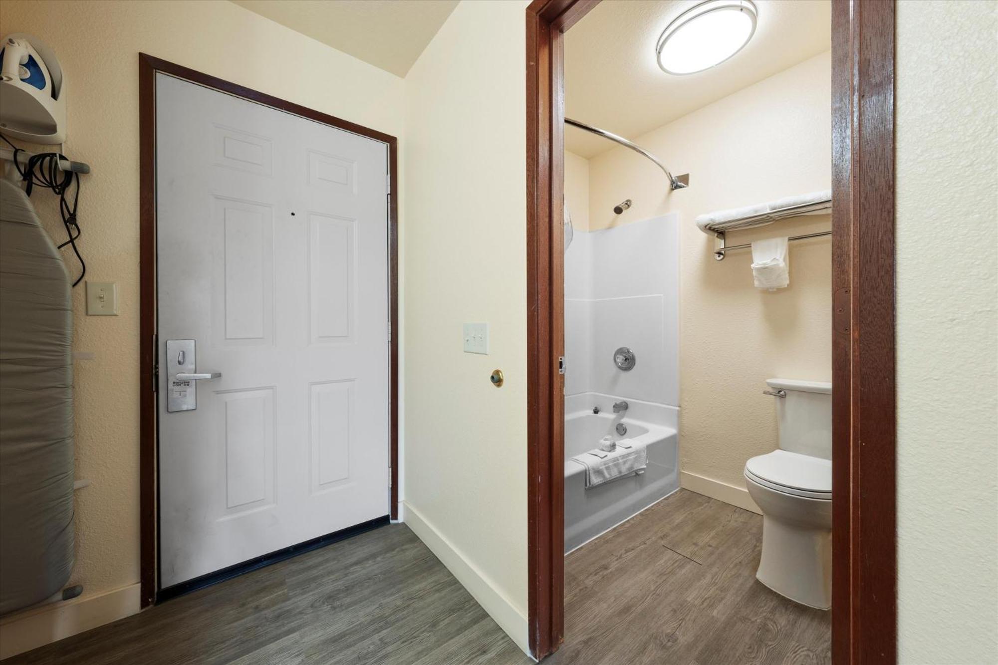 Quincy Inn And Suites מראה חיצוני תמונה