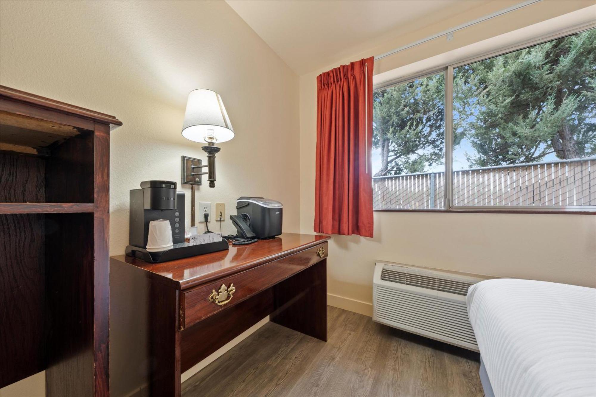 Quincy Inn And Suites מראה חיצוני תמונה
