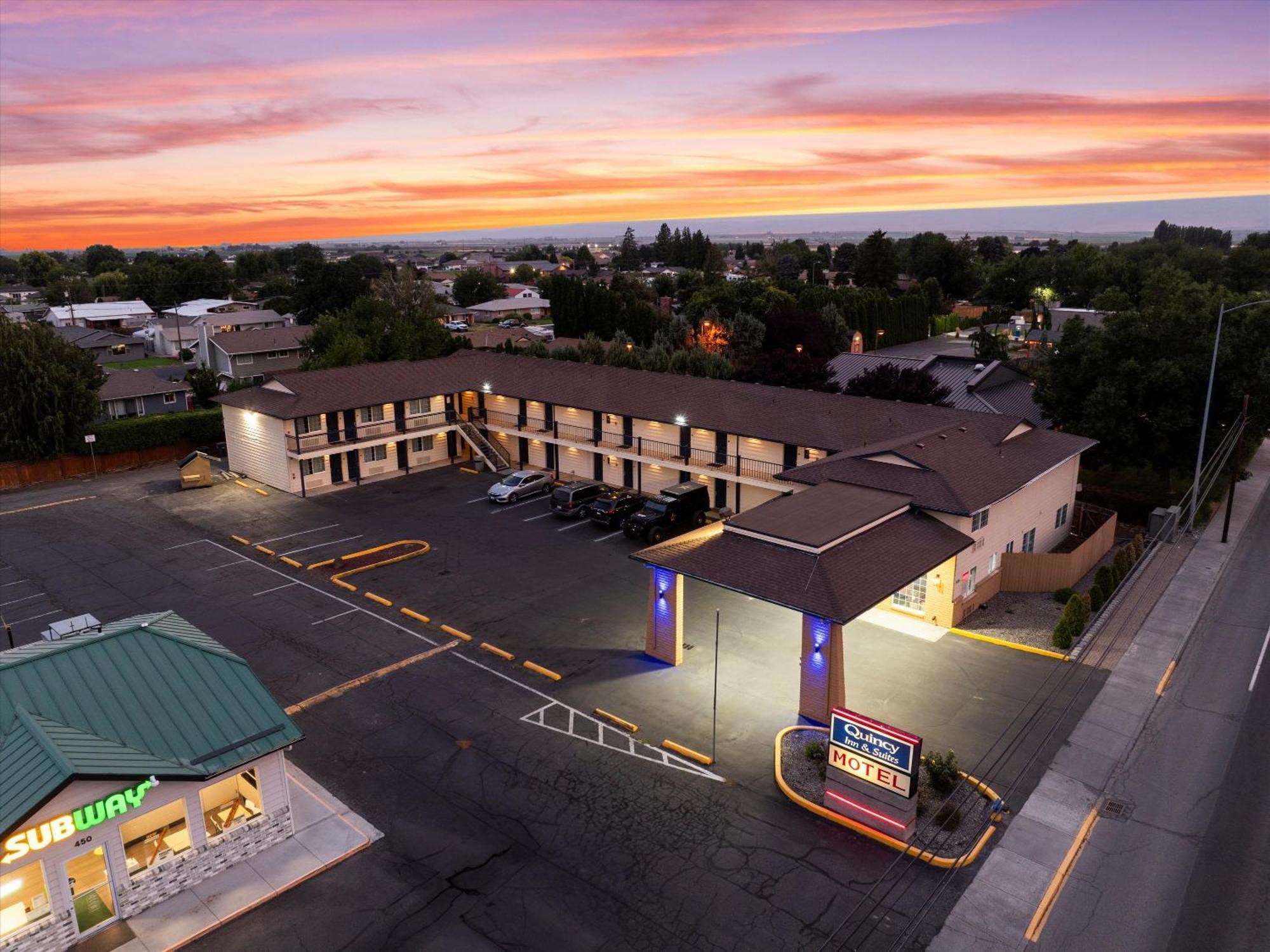 Quincy Inn And Suites מראה חיצוני תמונה