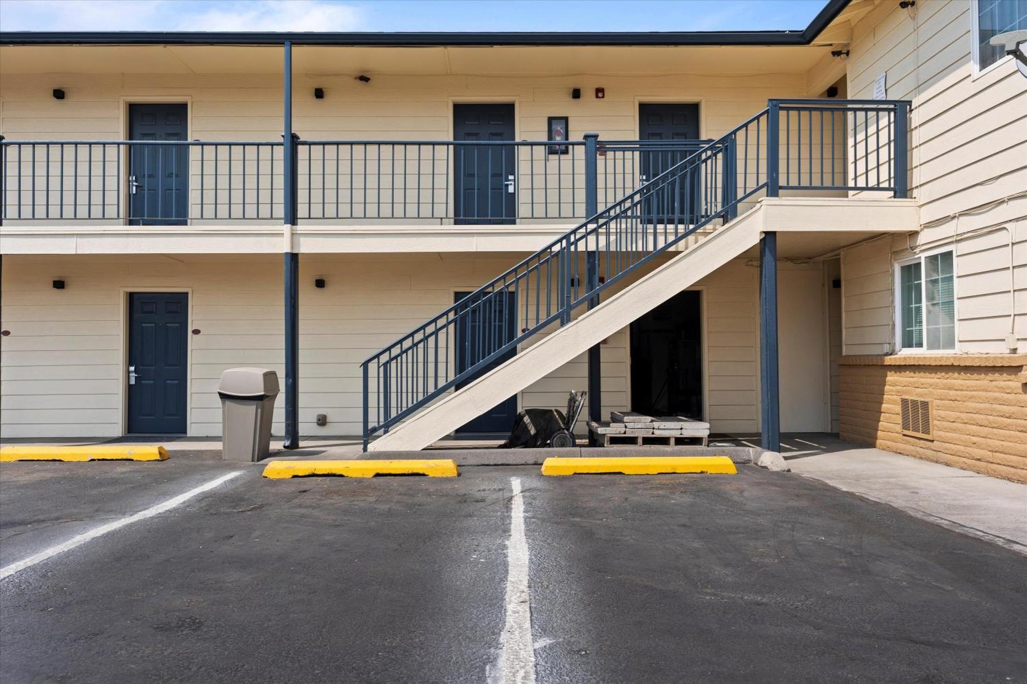 Quincy Inn And Suites מראה חיצוני תמונה