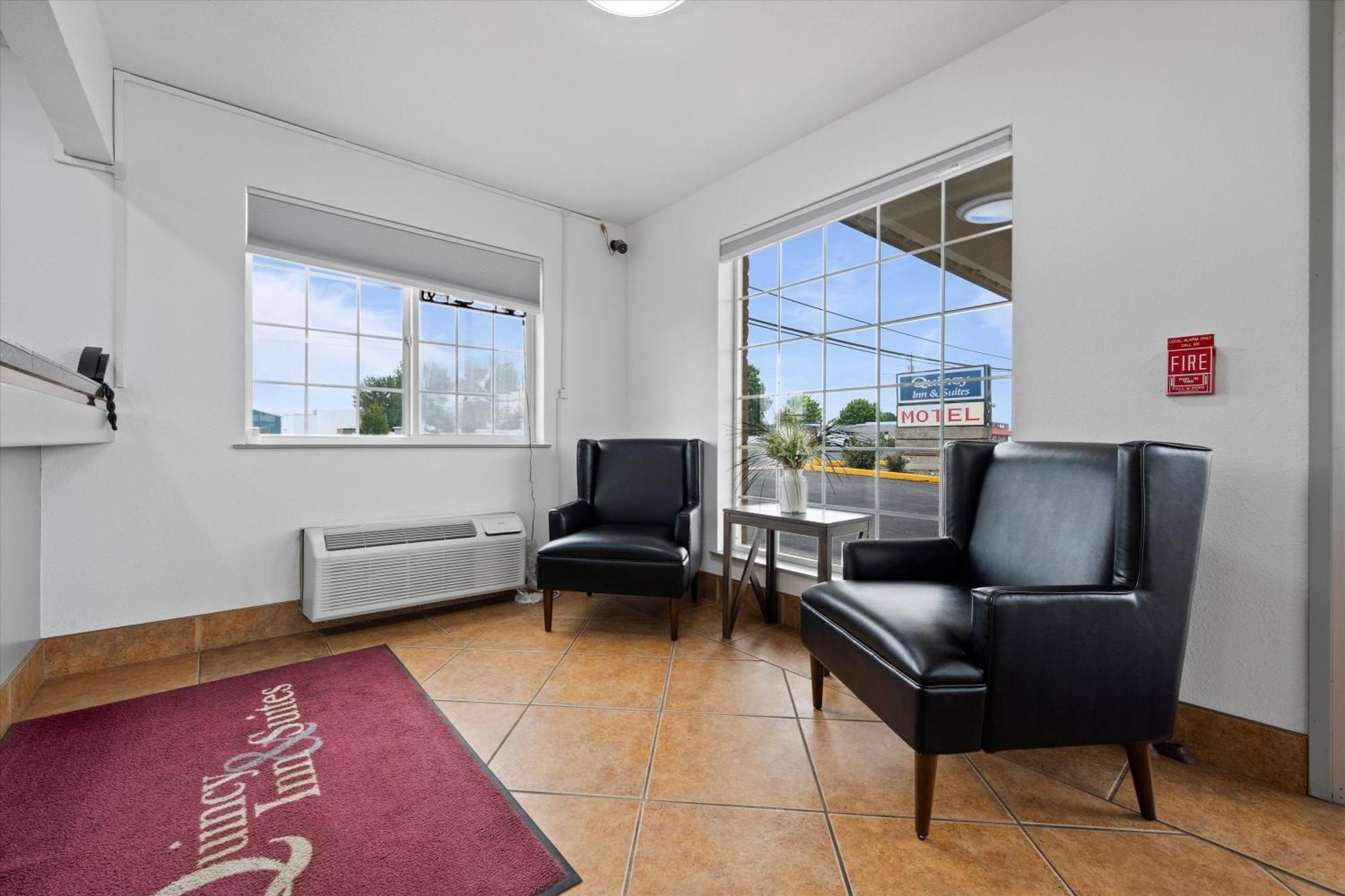 Quincy Inn And Suites מראה חיצוני תמונה