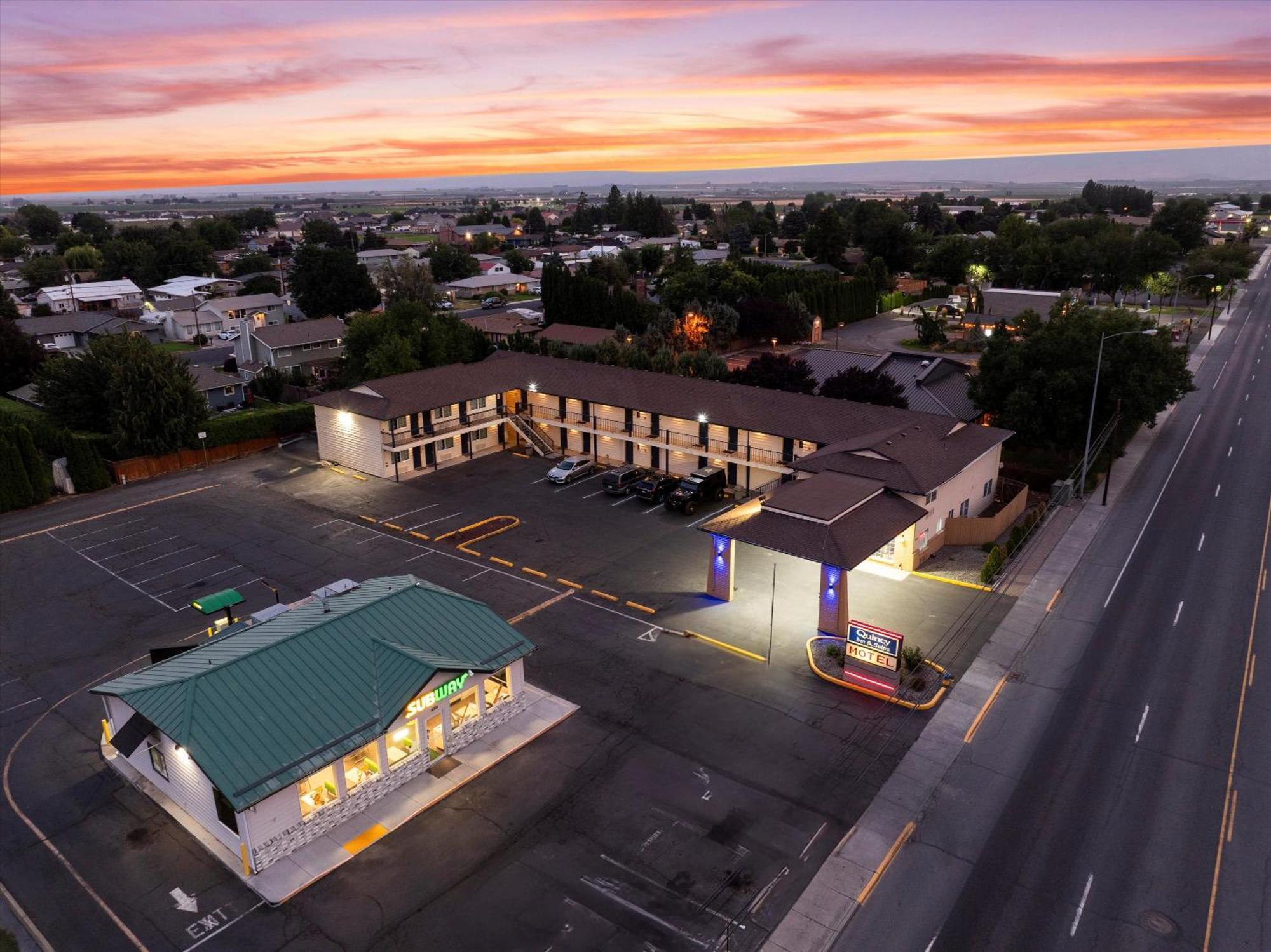 Quincy Inn And Suites מראה חיצוני תמונה