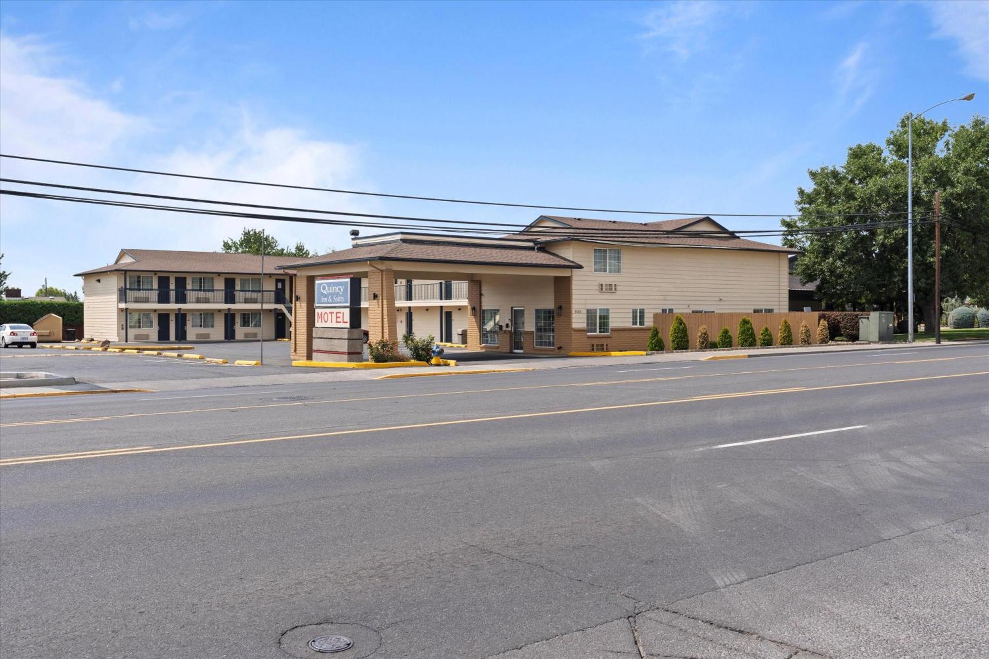 Quincy Inn And Suites מראה חיצוני תמונה
