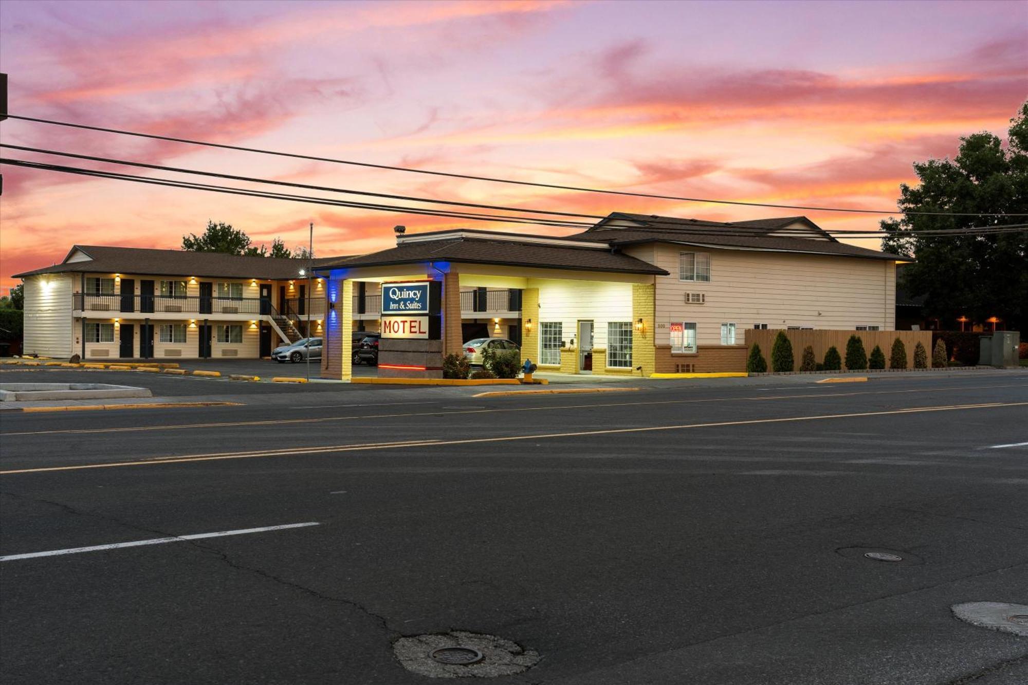 Quincy Inn And Suites מראה חיצוני תמונה