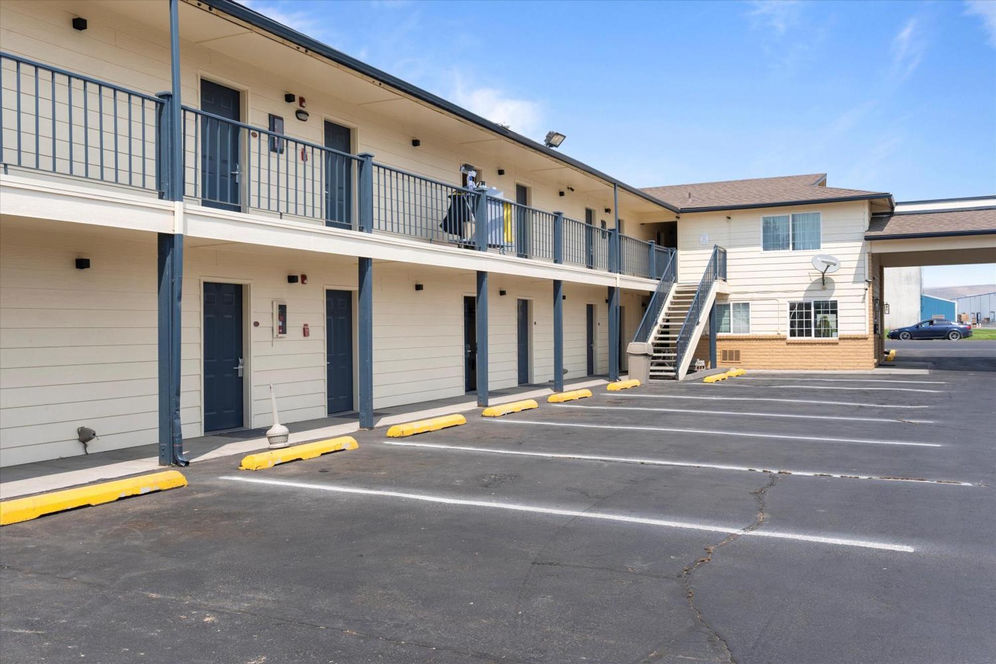 Quincy Inn And Suites מראה חיצוני תמונה