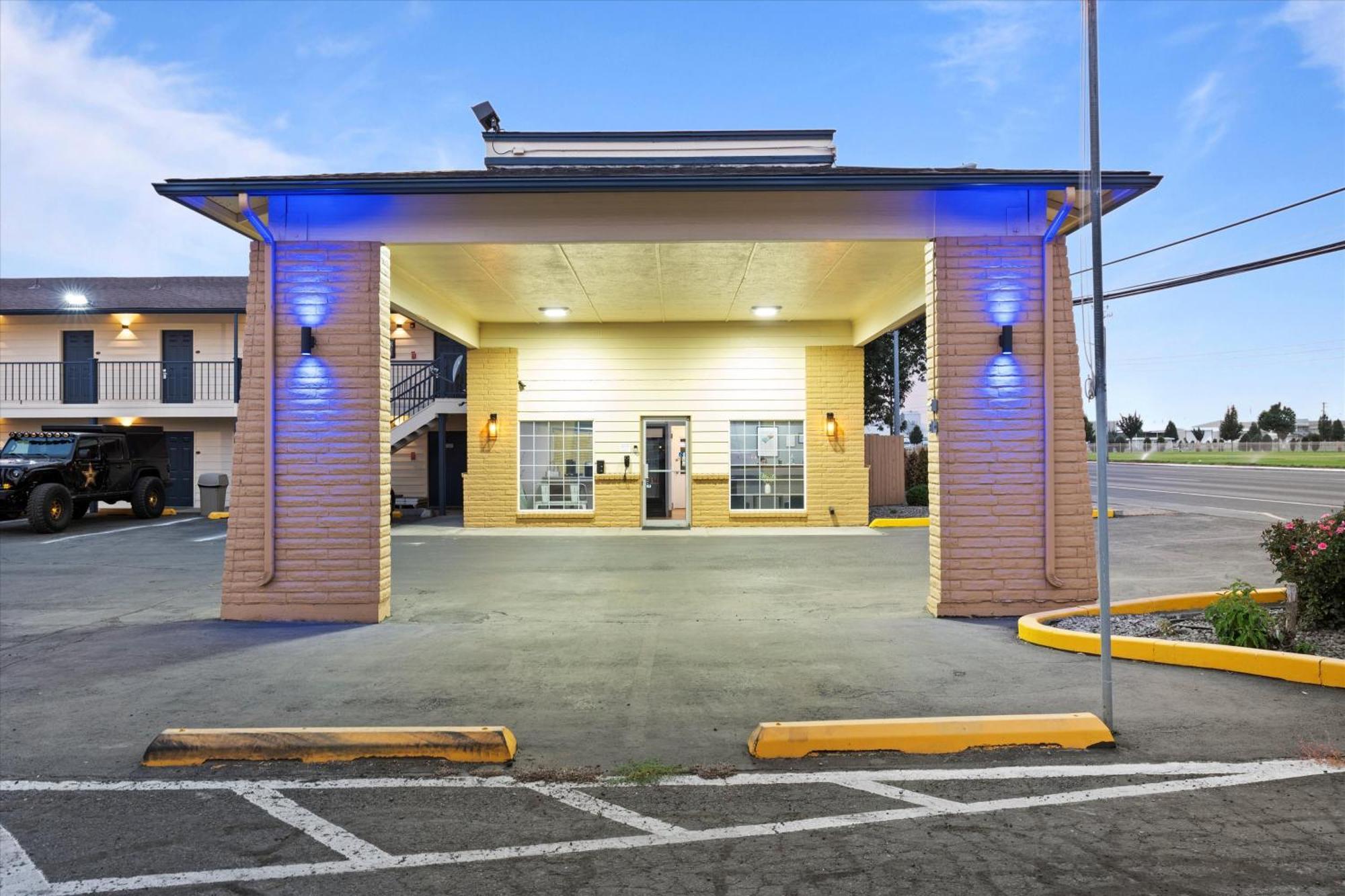 Quincy Inn And Suites מראה חיצוני תמונה
