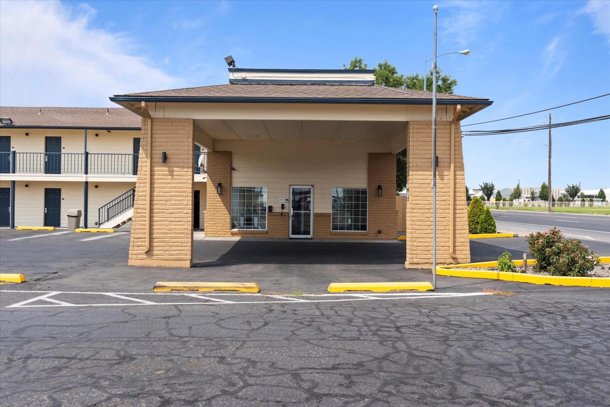 Quincy Inn And Suites מראה חיצוני תמונה