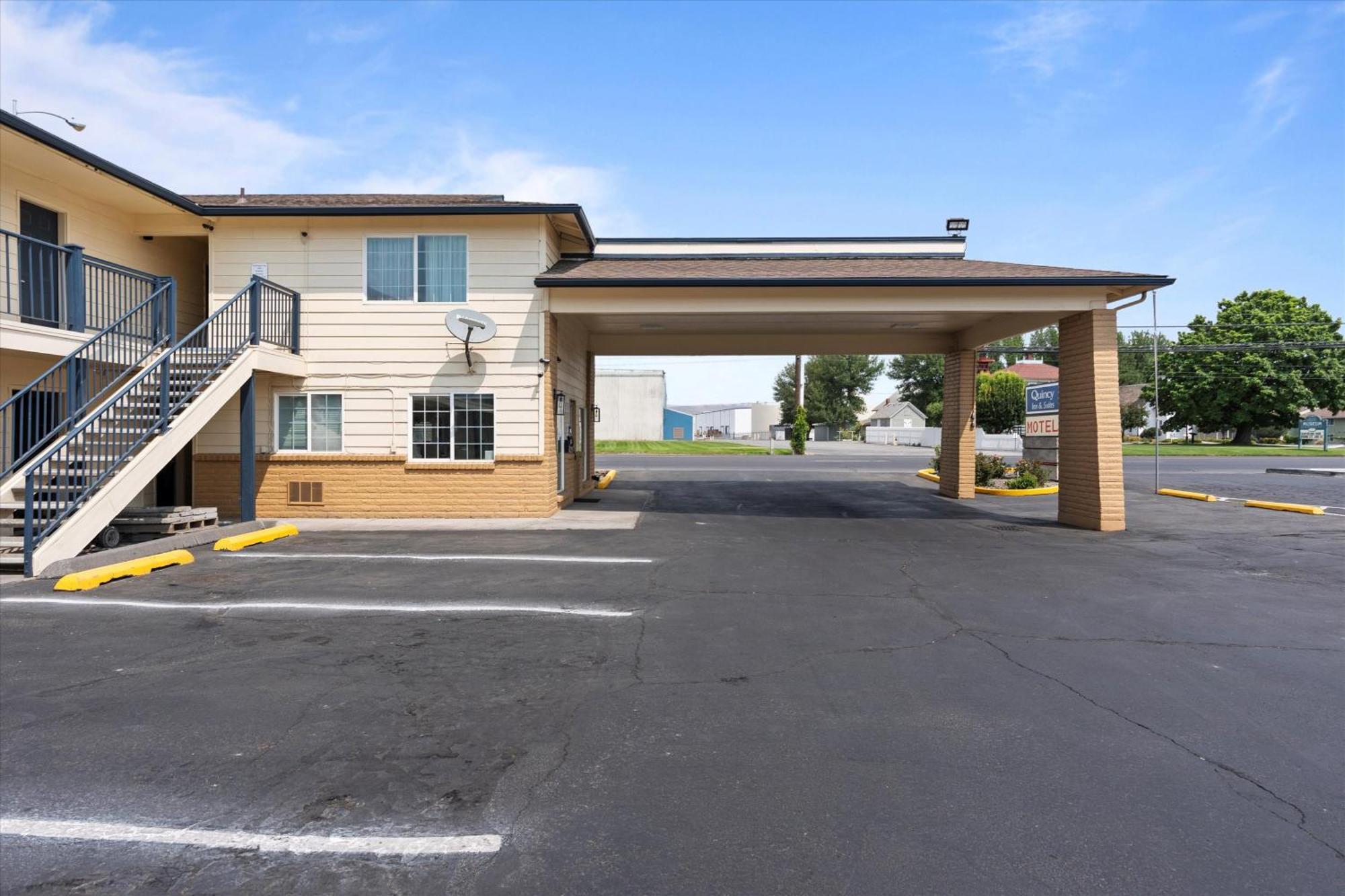 Quincy Inn And Suites מראה חיצוני תמונה