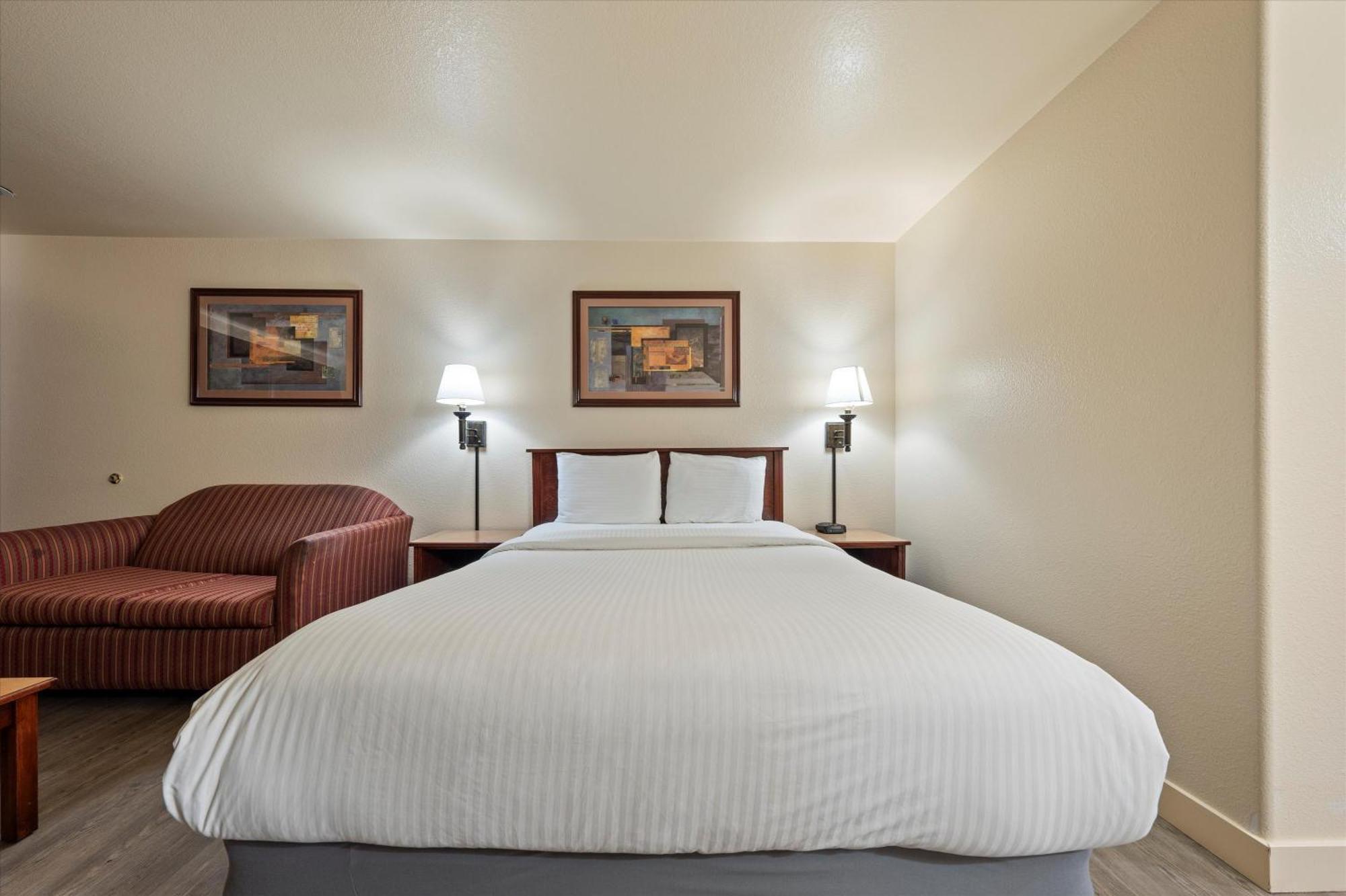 Quincy Inn And Suites מראה חיצוני תמונה