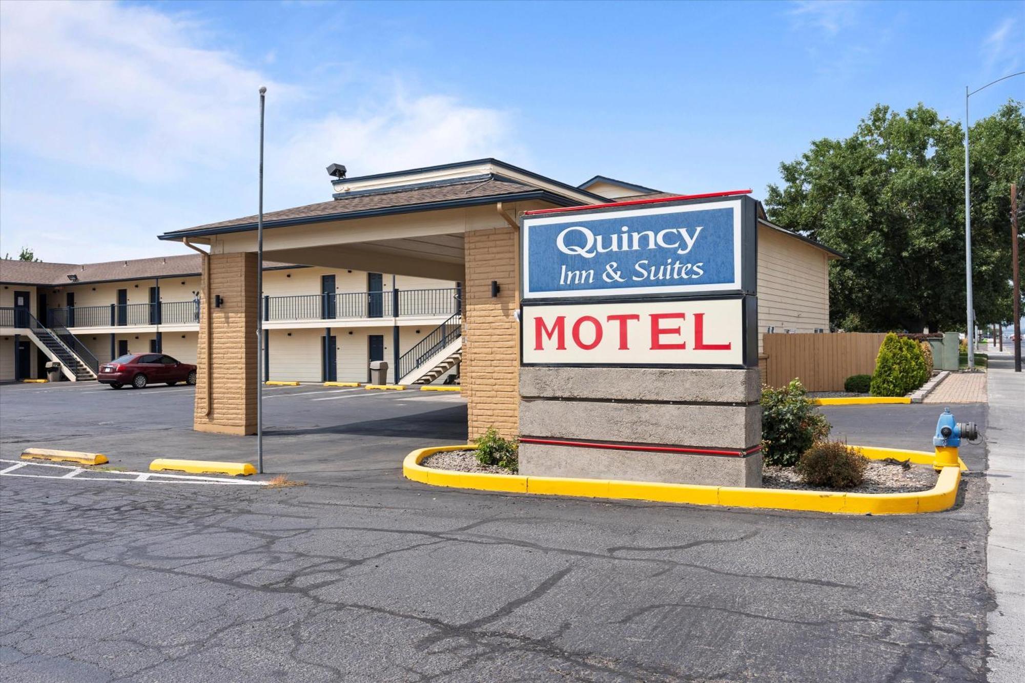 Quincy Inn And Suites מראה חיצוני תמונה