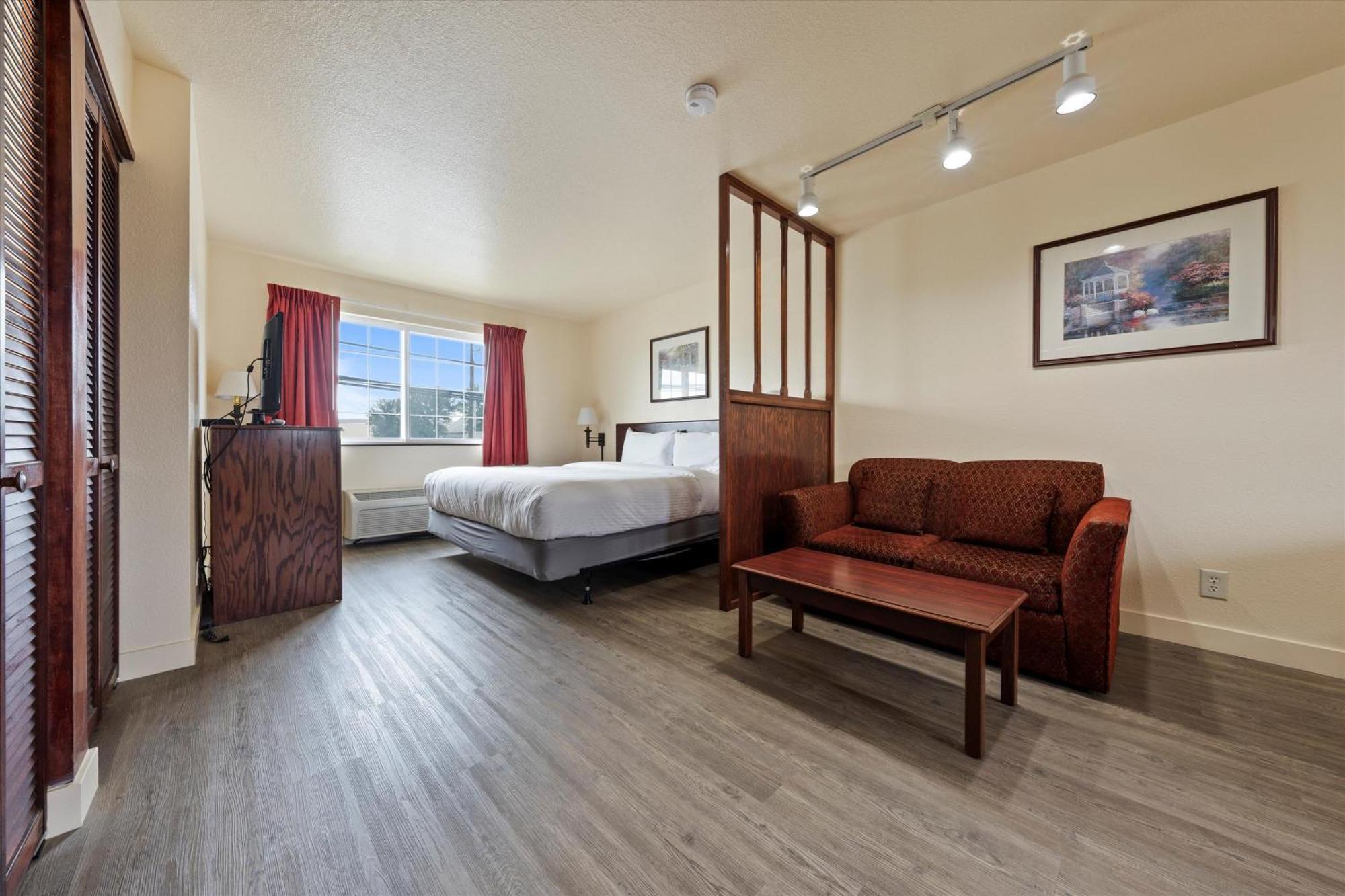 Quincy Inn And Suites מראה חיצוני תמונה