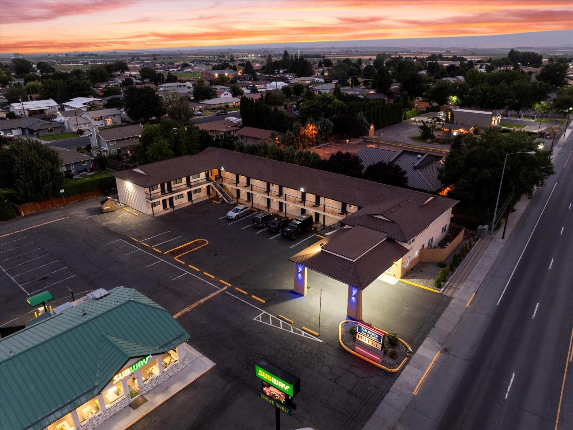 Quincy Inn And Suites מראה חיצוני תמונה