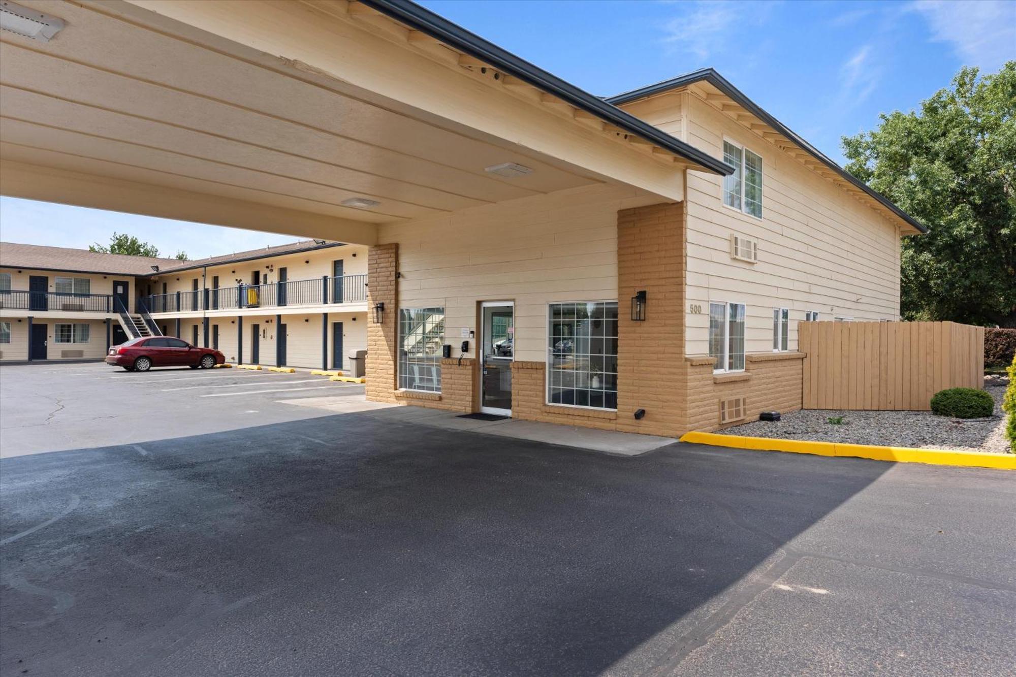 Quincy Inn And Suites מראה חיצוני תמונה