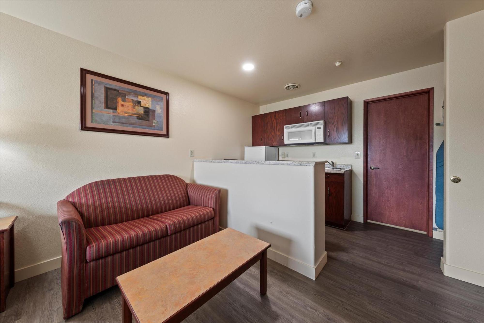 Quincy Inn And Suites מראה חיצוני תמונה